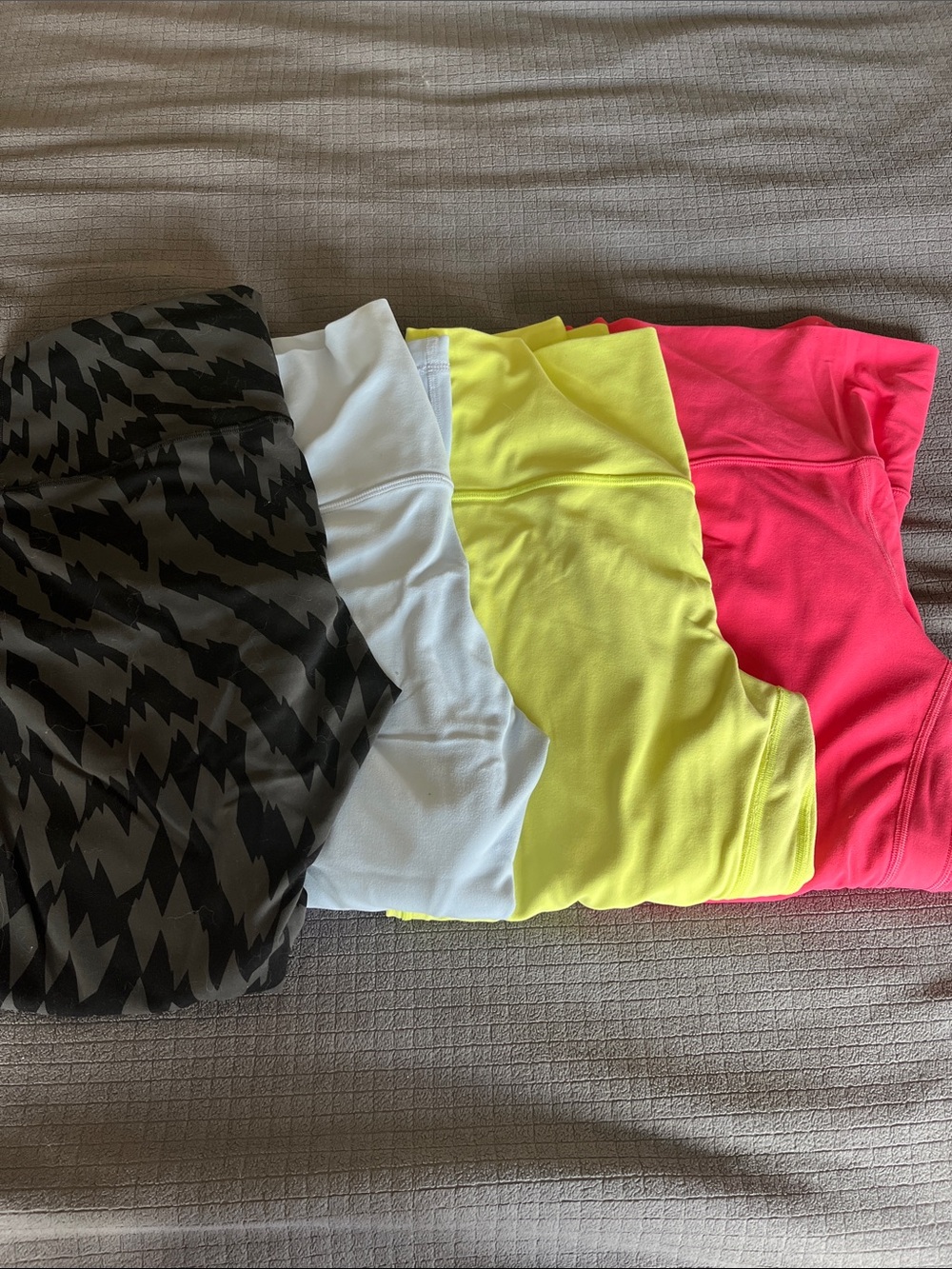 4 pair Lululemon Capris size 10/12 EUC